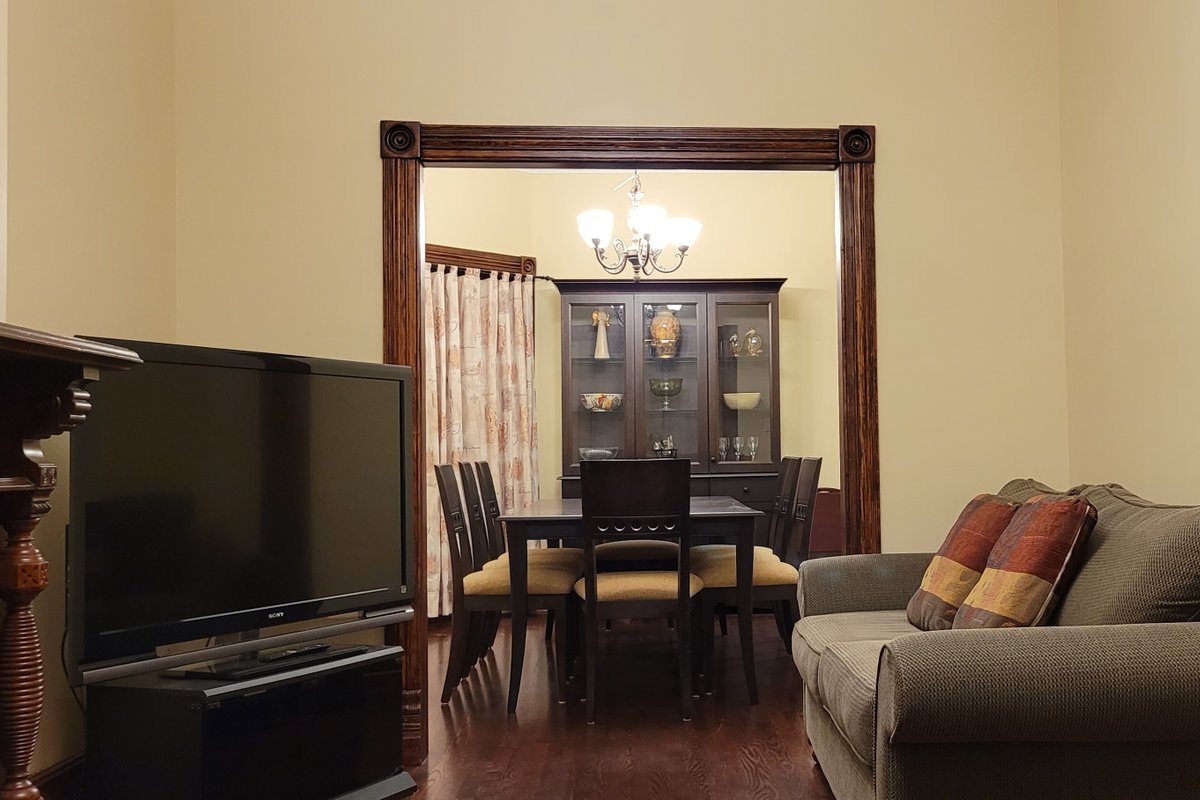 Cozy Victorian Home in Prime Location Little Italy