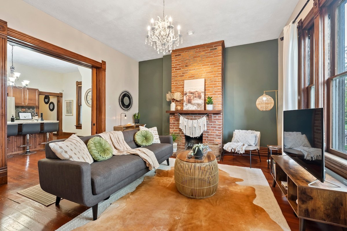 Entire Duplex | Fenced Backyard | Garage | Grill gallery image 2