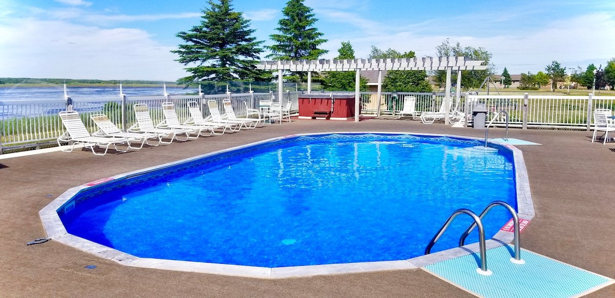 Sunset-Spa Beachfront Retreat! Hot Tub & Natl Park gallery image 5