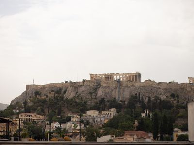 The Acropolis Pathway – Penthouse, jacuzzi & view