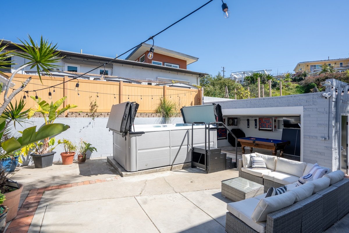 Bay Park Duplex Oasis w/ HotTub & Stunning Views! gallery image 2