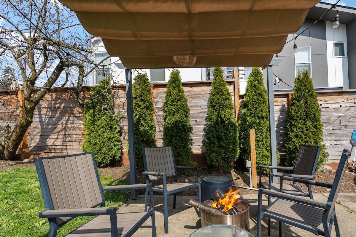 Northwest Retreat with Cedar Hot Tub gallery image 5