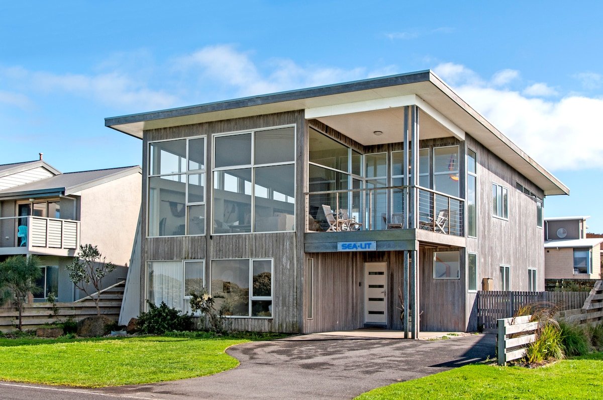 Oceanfront Home with Spectacular Sea Views gallery image 3