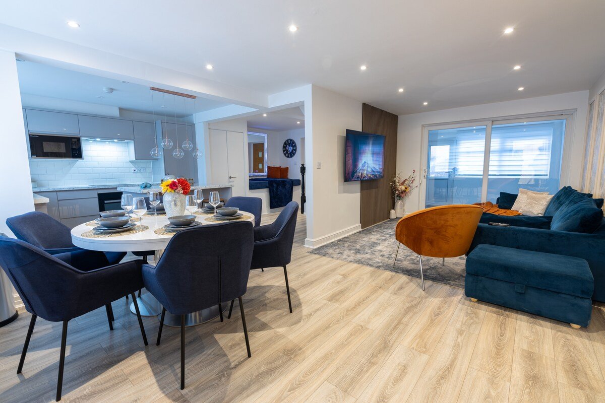 Luxury 3 Bed House Manchester Central Free Parking gallery image 2