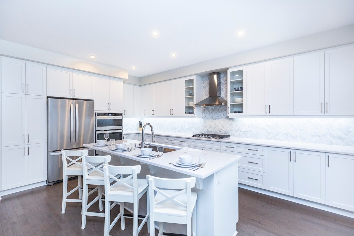 Elegant 3 story home near DT & Airport gallery image 5