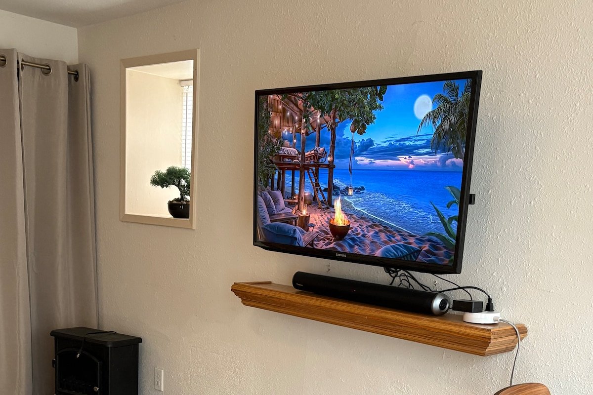 “Queen Bea”-Seattle-Basement gallery image 5