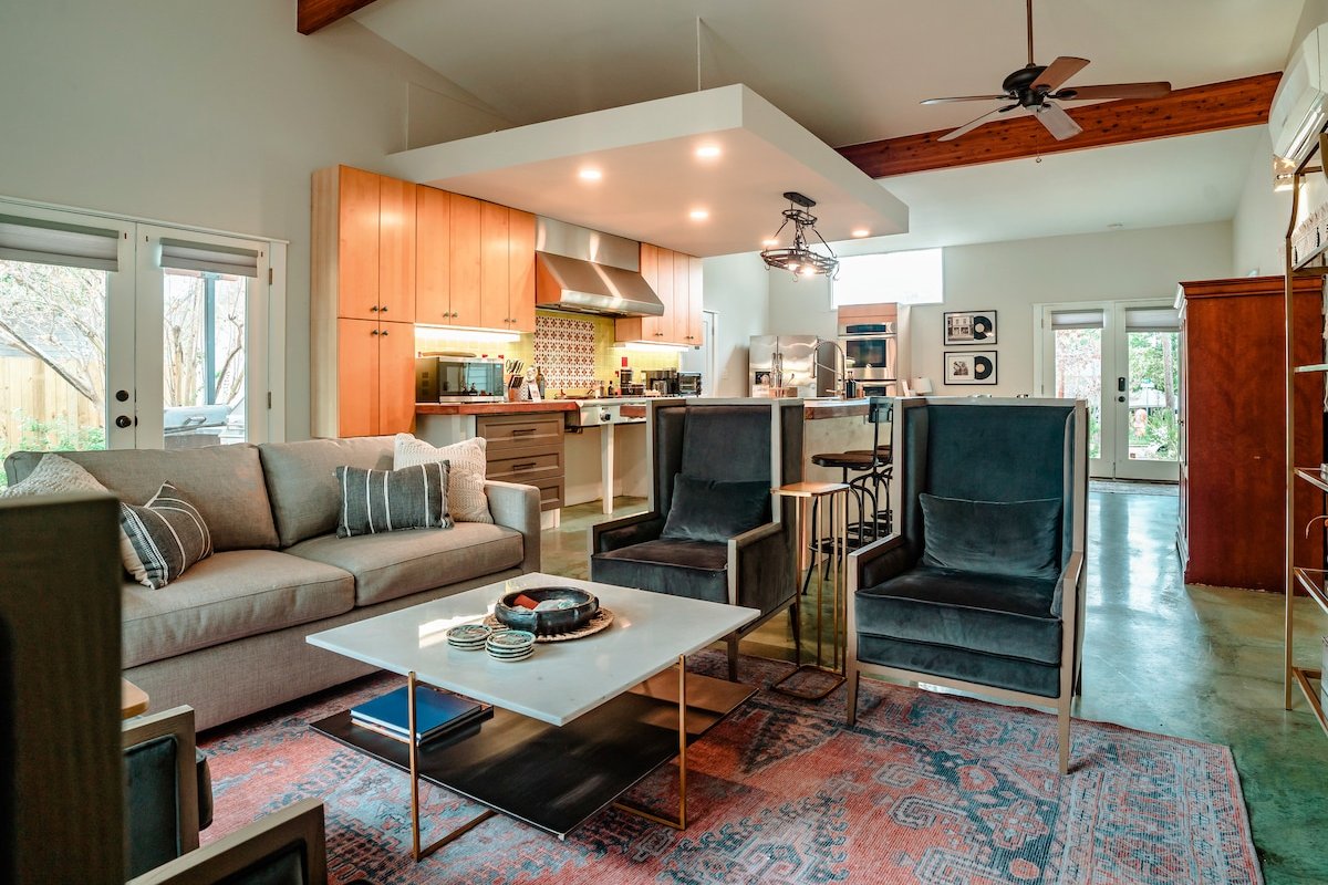 Eclectic Gem: Heated Pool, Hot Tub, Near SoCo gallery image 5