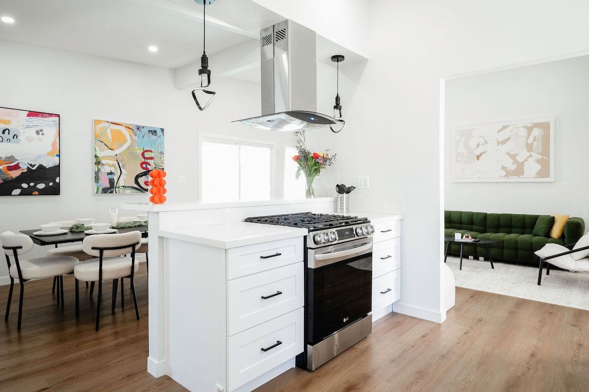 Modern Pool House I 4Beds I Spa I Game Room gallery image 5