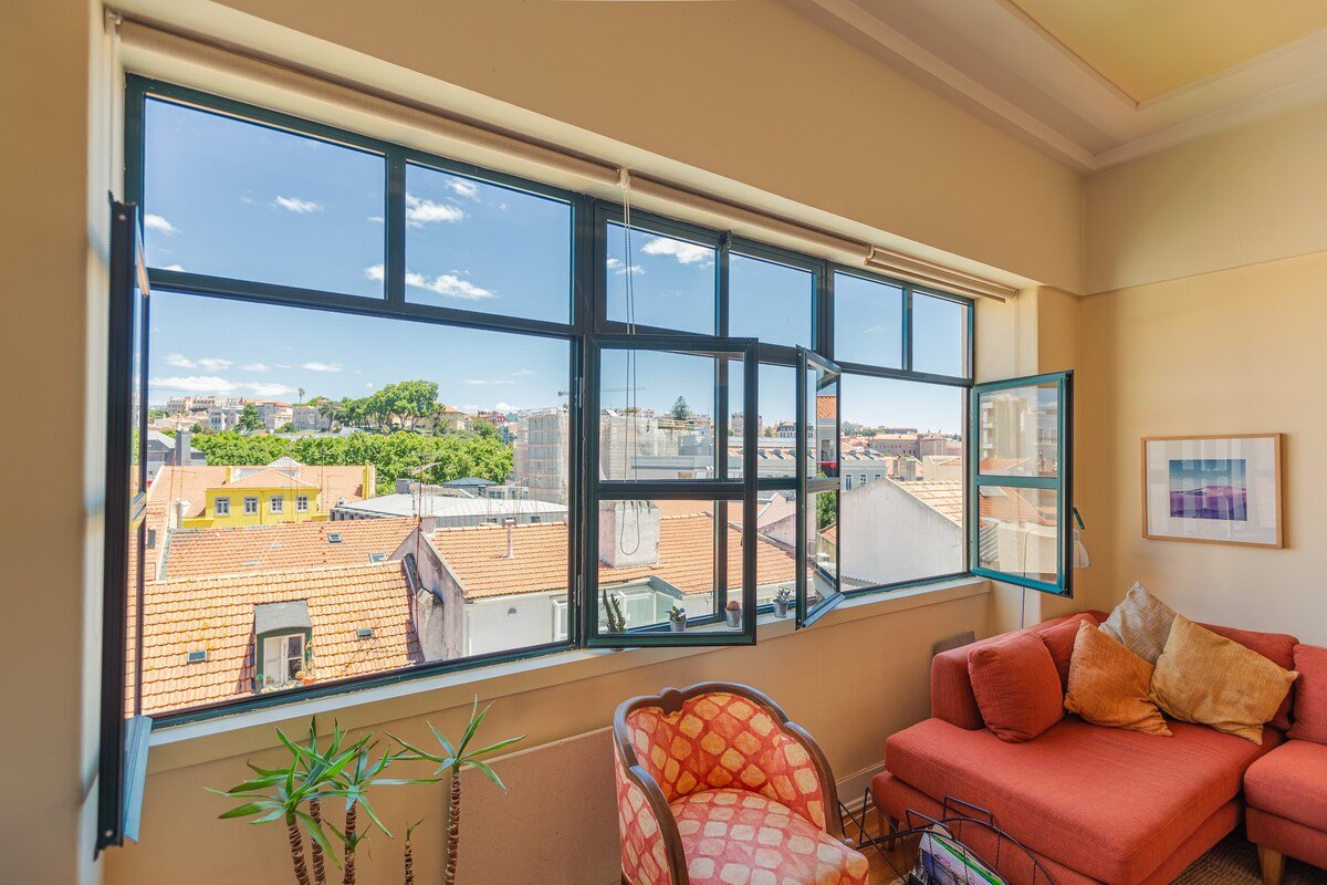 Casa Glória – sunny, spacious boutique apartment gallery image 3