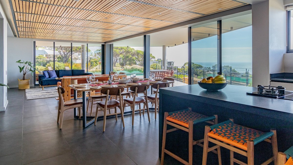 Spectacular Modern Villa with Magnificent Views gallery image 2