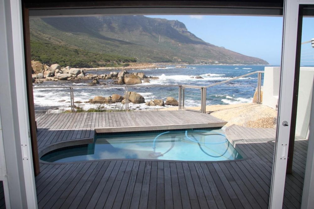 Photo 2 of Brook Bungalow accommodation in Bakoven, Cape Town with 3 bedrooms and  bathrooms