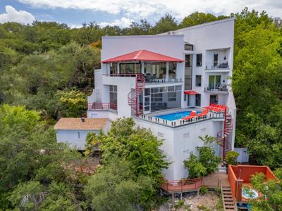Lake Bluff House 6 Hole Mini Golf and Waterfall