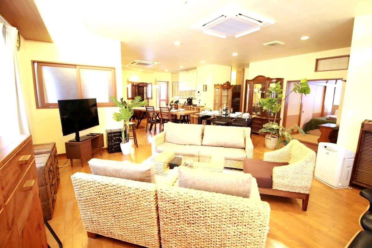 高級料亭のような雰囲気の宿。駅徒歩１分。最大21名様。友人や家族との素敵な時間に。無料Wi-Fi。 gallery image 3