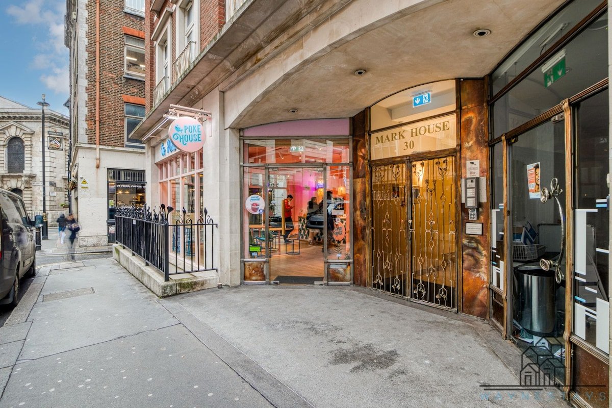 Spectacular 2 Bed Mayfair gallery image 5