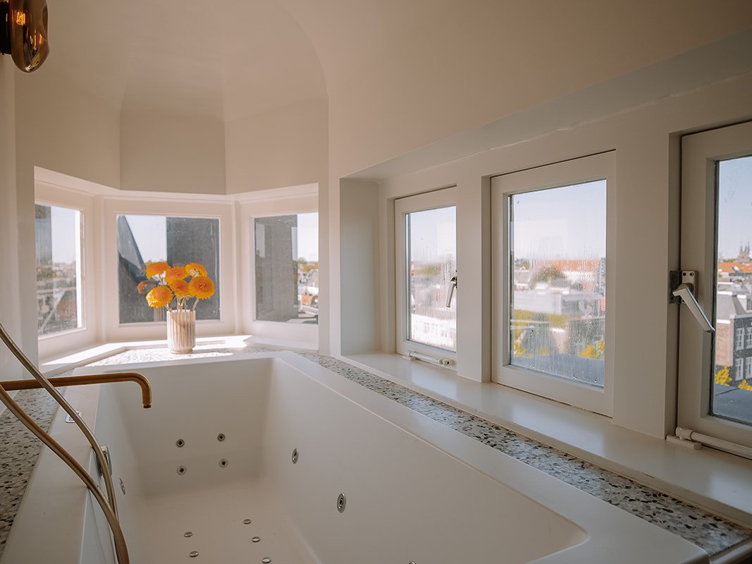 Amazing penthouse with bubblebath-Icebath-sauna