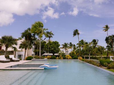 Luxury 9-BR Villa in Juanillo Private Beach