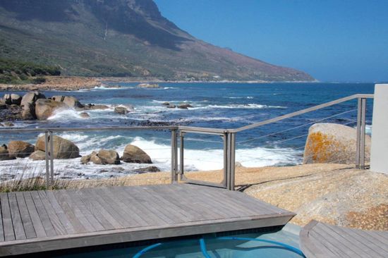 Photo 2 of Brook Bungalow accommodation in Bakoven, Cape Town with 3 bedrooms and  bathrooms