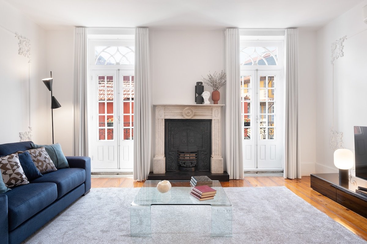 42 3 Historical Penthouse at Cardosas Block gallery image 2