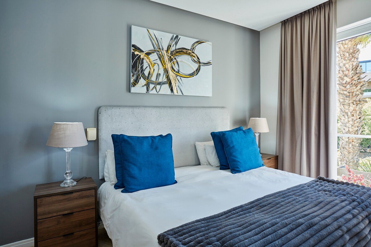 102 Ellesmere Marina Waterfront King bed gallery image 3