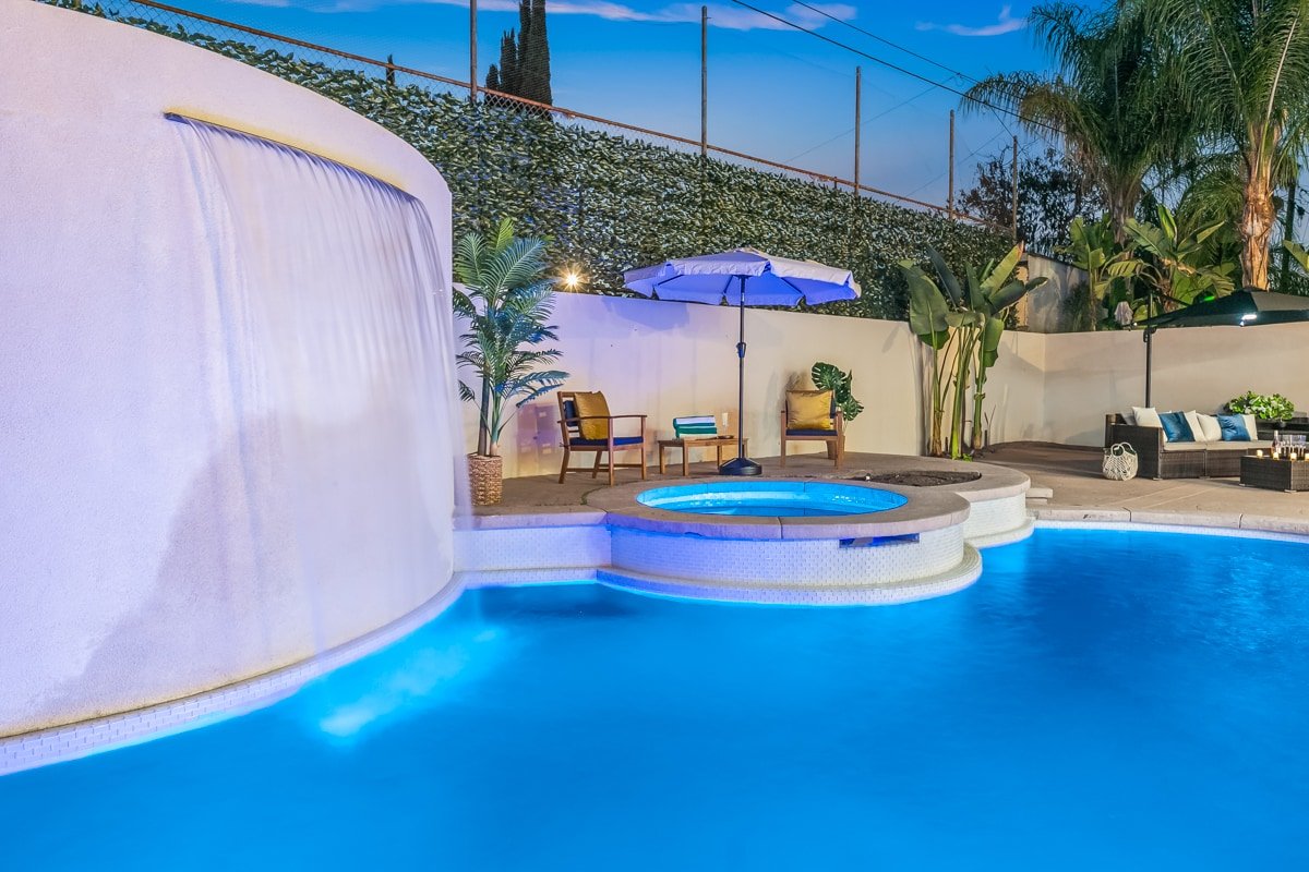 182 – Entertainer’s Dream: Luxury Pool & Spa gallery image 2