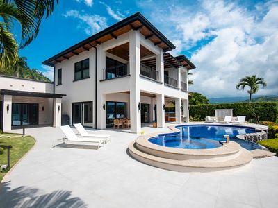 Luxury Villa with Captivating Ocean Views