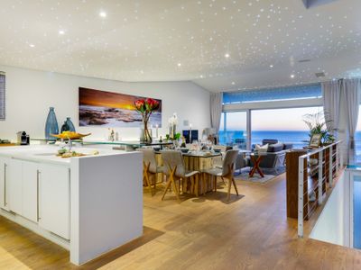 Exclusive Camps Bay Villa On The Edge Of The Ocean