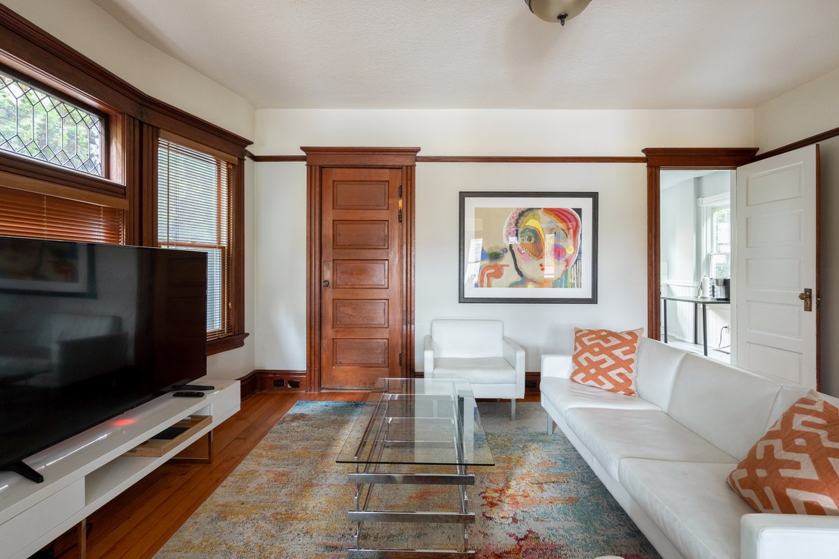 Historic 4BR • Sleeps 10 • Prime Location