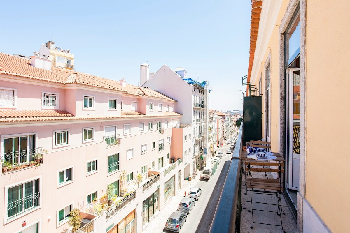 Modern Antique Boutique Duplex Rooftop Flat Lisbon gallery image 4