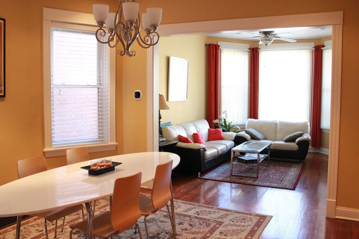 Spacious 5-BR home next to transit! Great area! gallery image 2