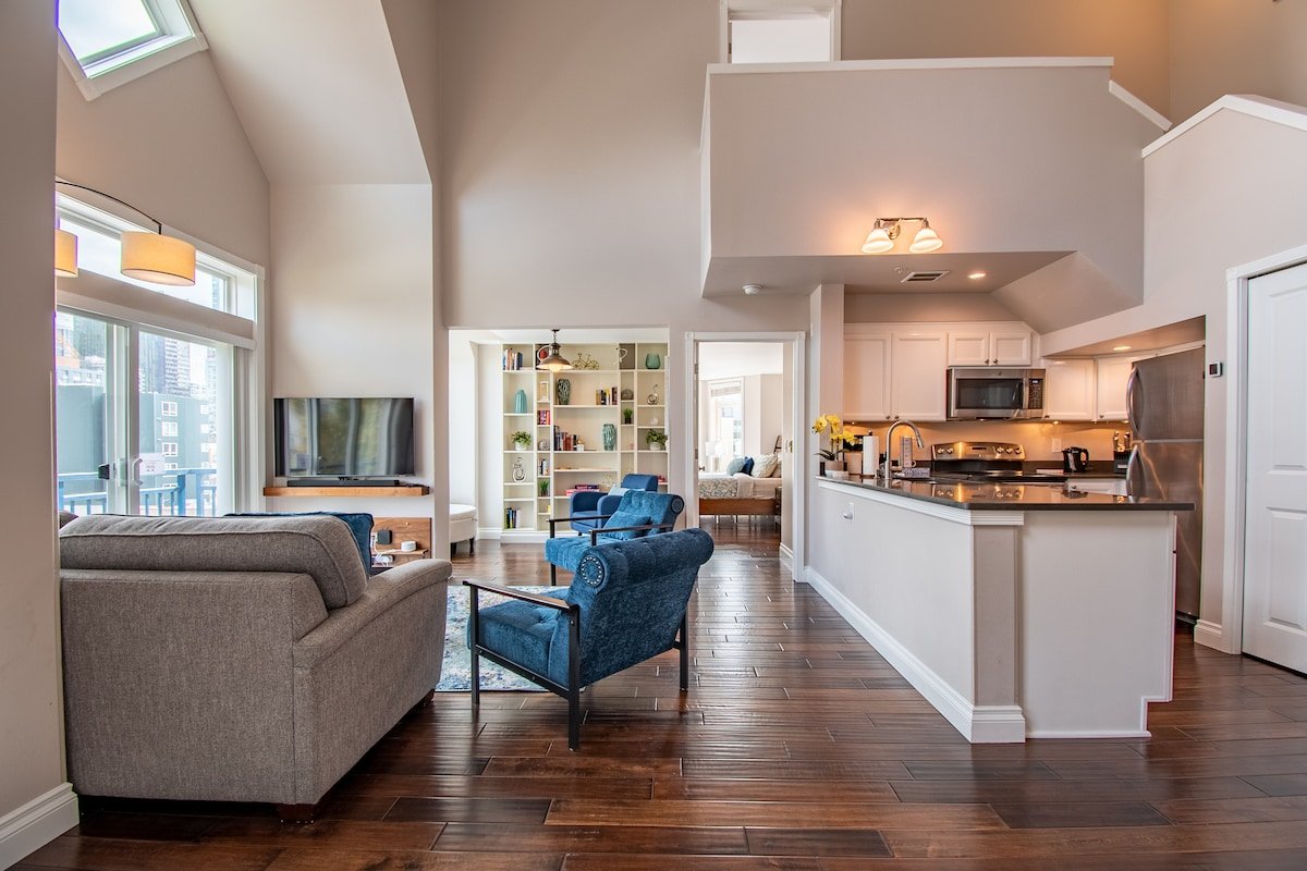 Gorgeous Open Penthouse in the Heart of Seattle! gallery image 5