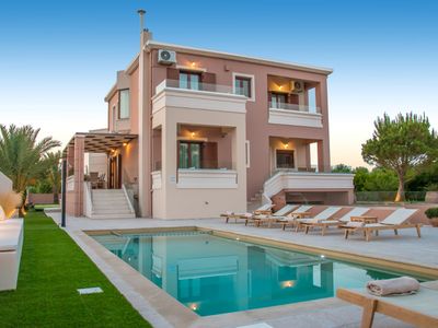 Cozy Villa*Perfect Location*Private Heated Pool