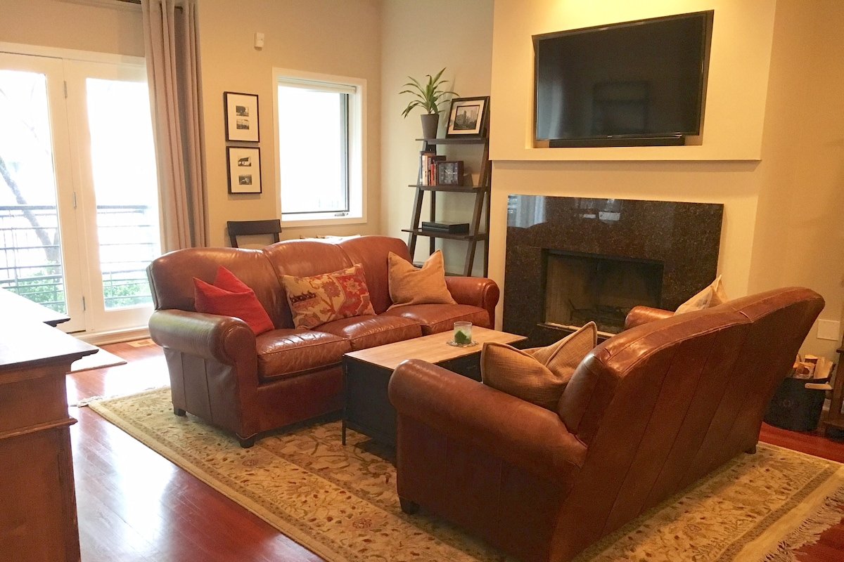 Lovely 3/2.5 duplex in Wicker Park area gallery image 3