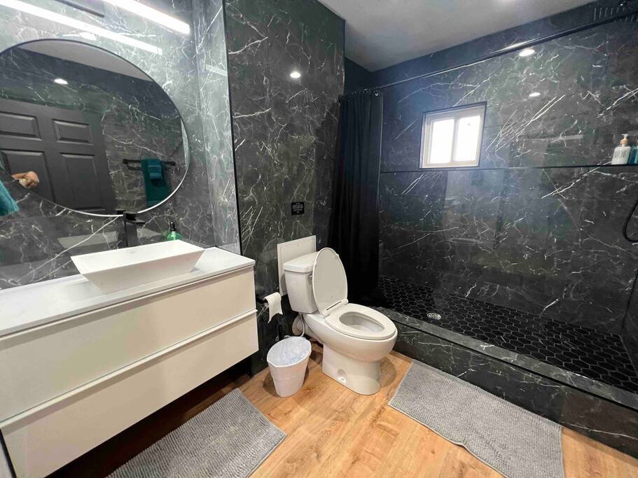 Peacock Inn – 8 Bdr 4 Bth 14 Bds, Free Spa Heat gallery image 5