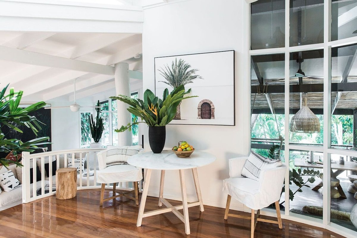 Dukes Beach House – Pool – Location – Style gallery image 4