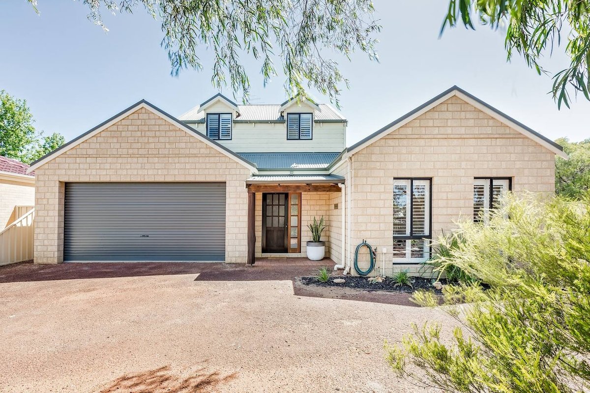 Driftwood: True Beachside Bliss with Games Galore gallery image 5