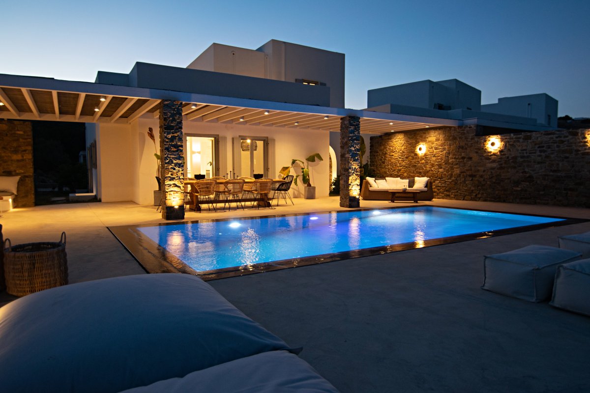 Sirocco pool villa in Antiparos
