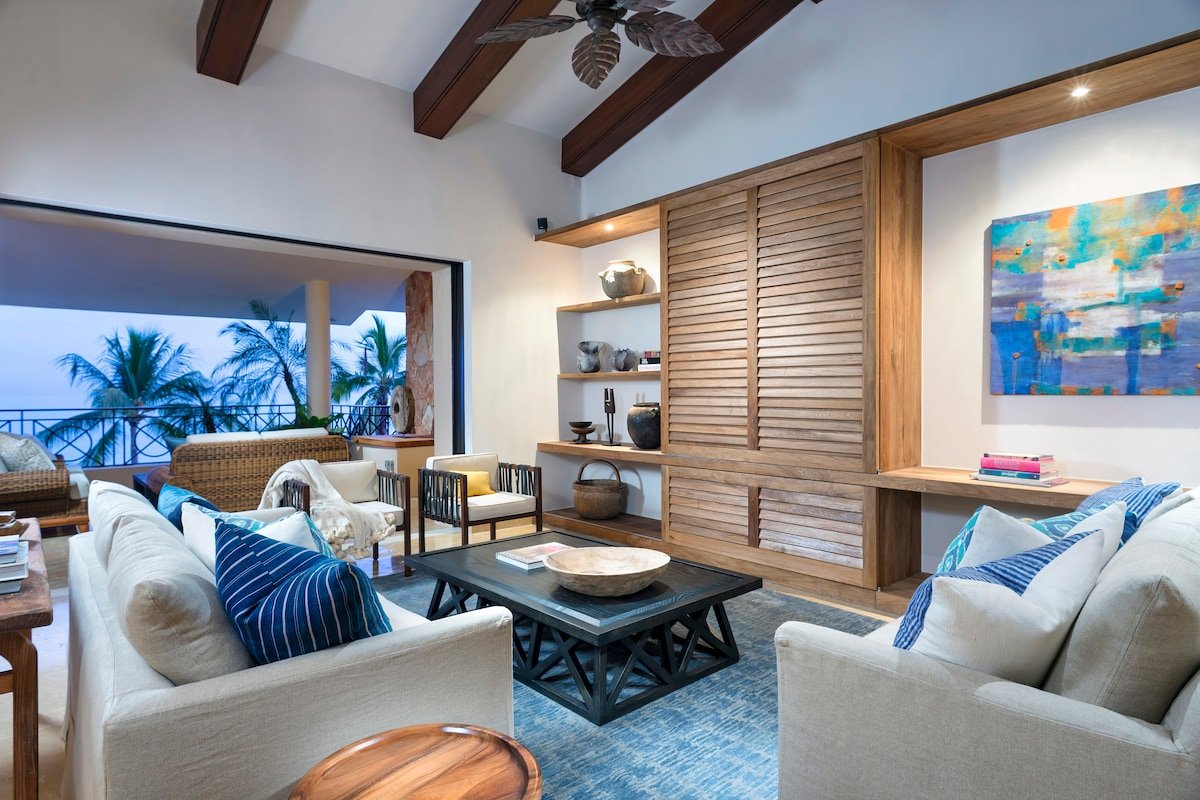 Amazing Beachfront Penthouse, Premier Golf +Yacht