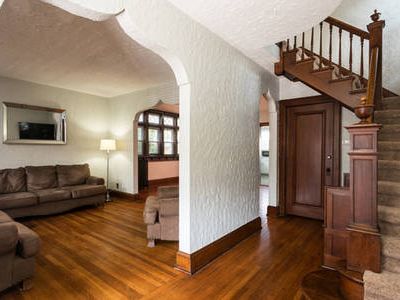 8 Year SuperHost 5 Bedroom Home In Albany!