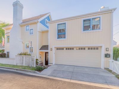 3817 Caledonia Bay Lookout – Walk to Bay and Park