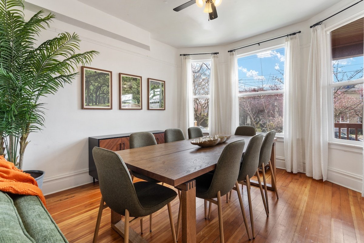 Northwest Retreat with Cedar Hot Tub gallery image 4