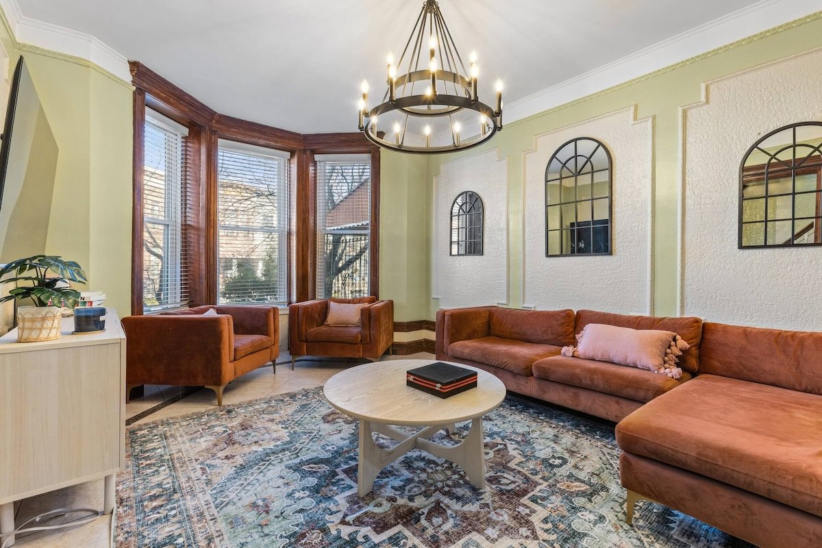 Central Crown Heights Beauty | Steps to Subway! gallery image 2