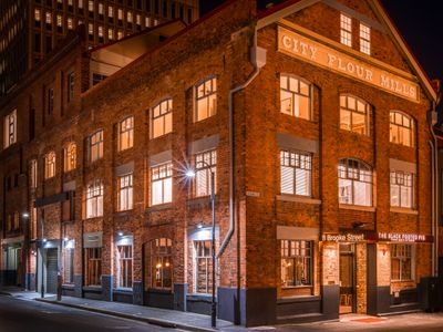 Luxury Waterfront Apartment – Hobart