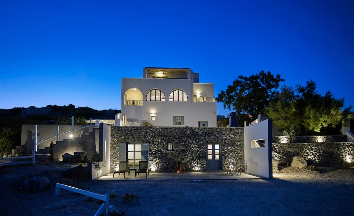 6 bedroom luxury villa in Pyrgos gallery image 3