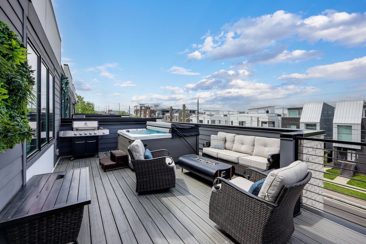 Two Townhomes | Enjoy the Hot tub and City Views! gallery image 4
