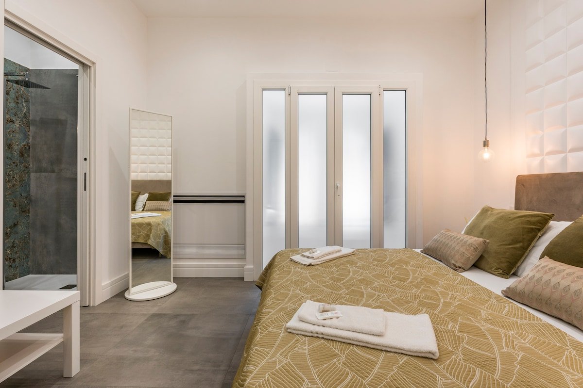 A26 – Premium apartment in Naples gallery image 5