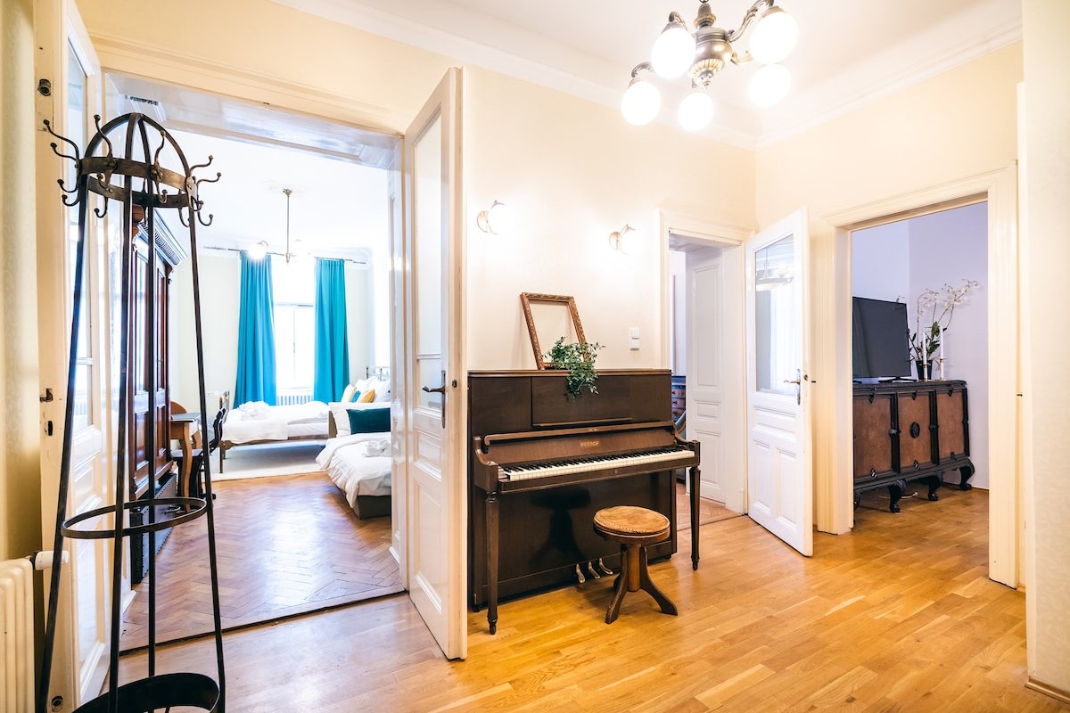 Old Town | Luxurious Kafka family APT gallery image 2