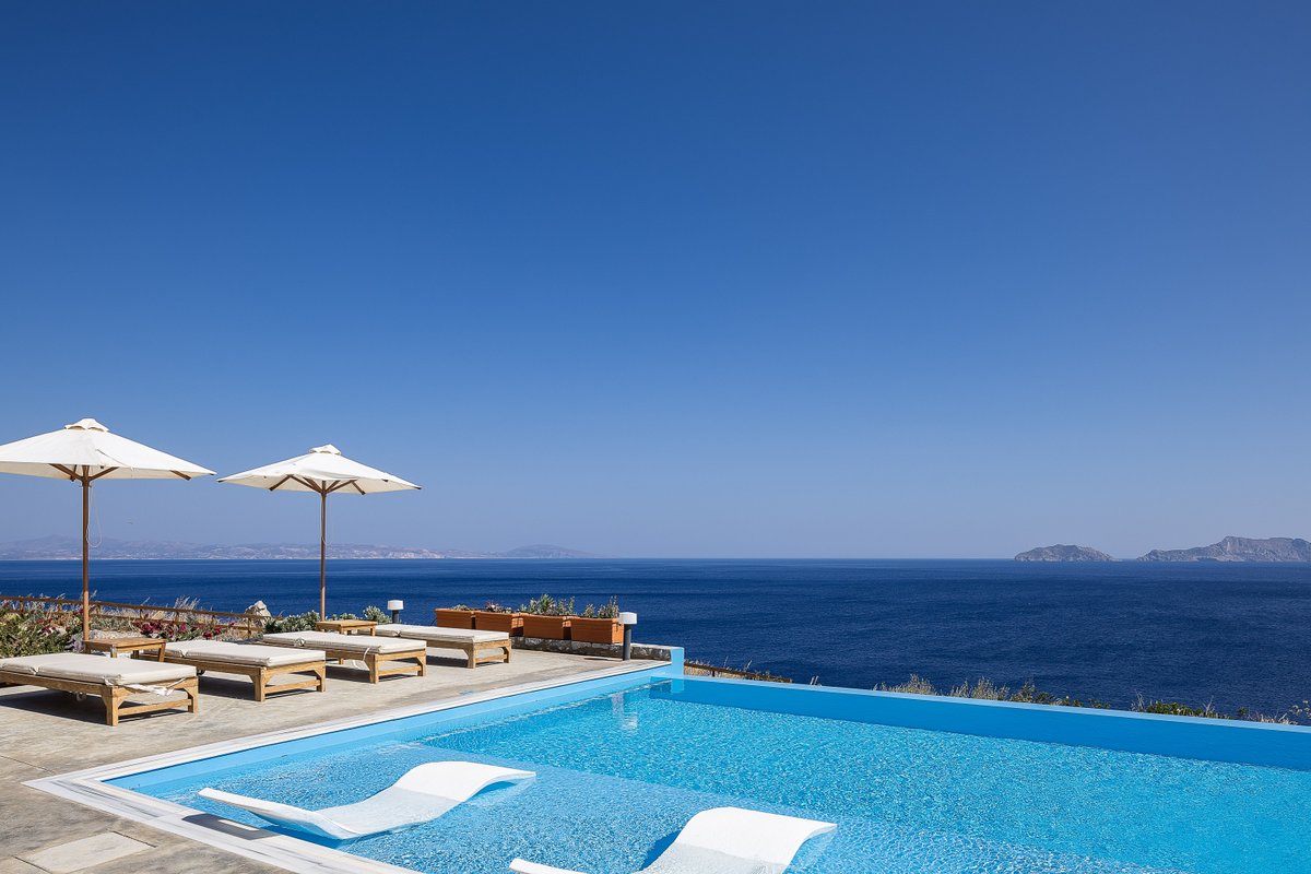 Seafront elegant villa,infinity pool &devine views