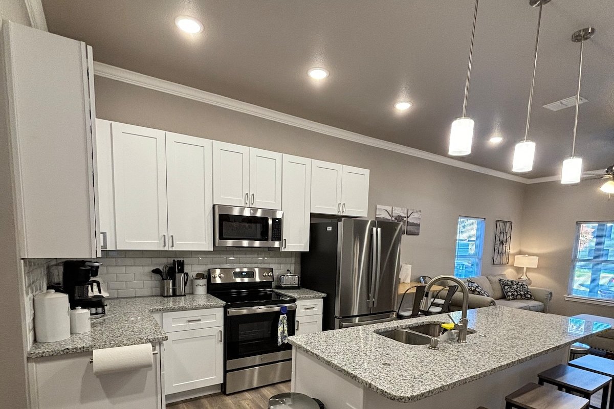 Home 180 steps from Stockyards gallery image 4