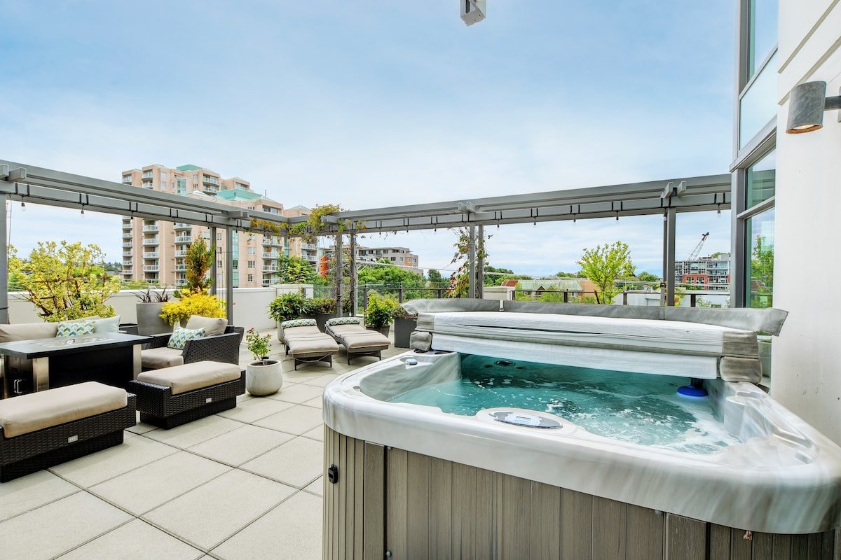 One-of-a-kind Condo w/ Private Terrace & Hot Tub gallery image 2