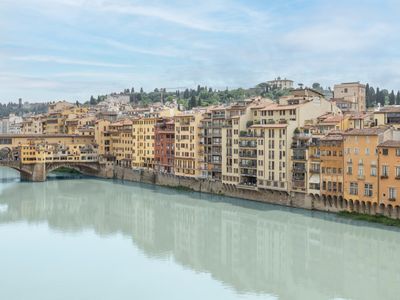 Old Bridge unique large artful apartment/lift